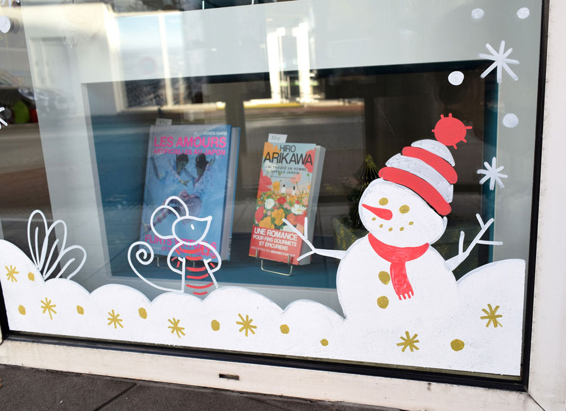 décoration d'une vitrine de commerce pour Noël